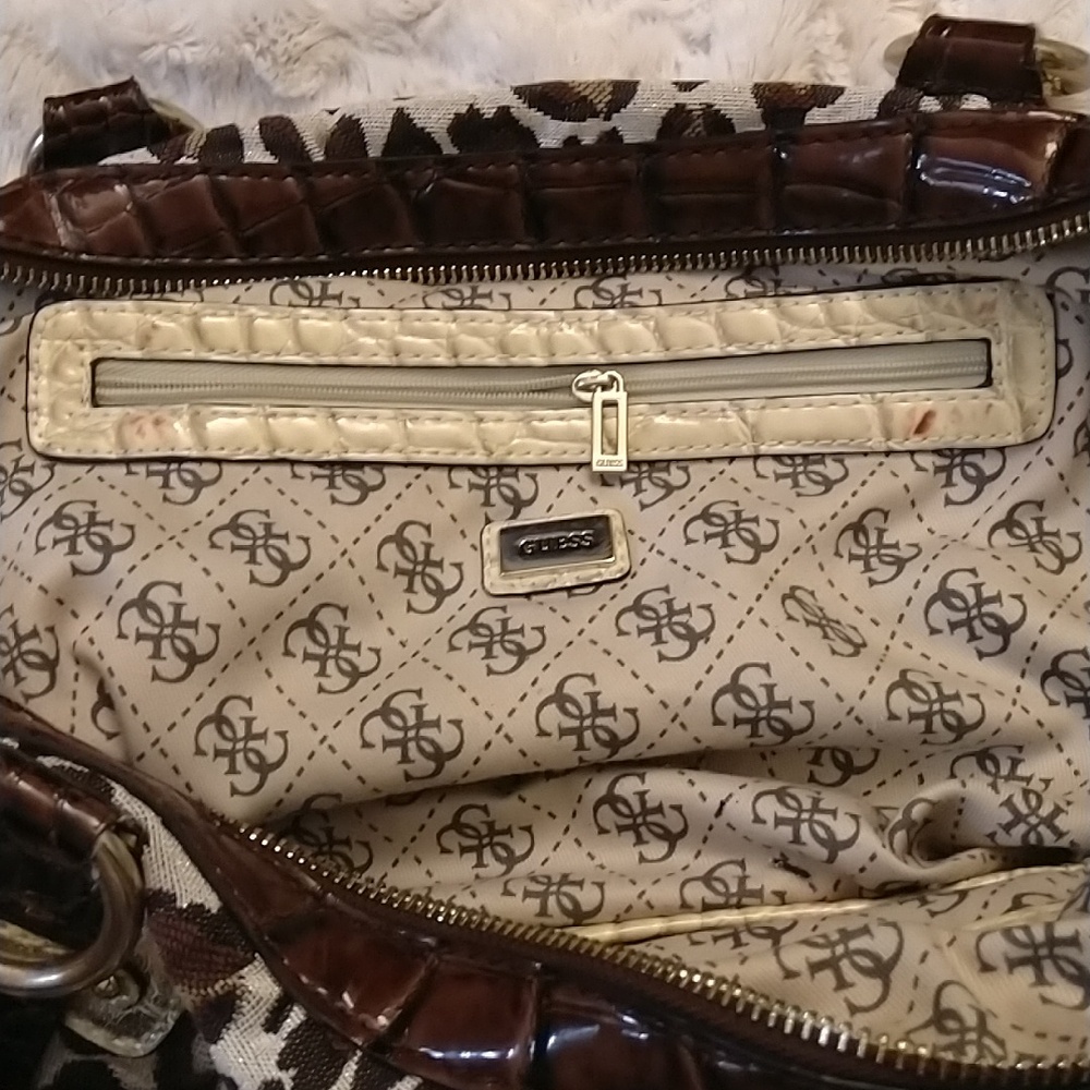 Guess handbag: Requires Handles to be attached (included) - Picture 8 of 10